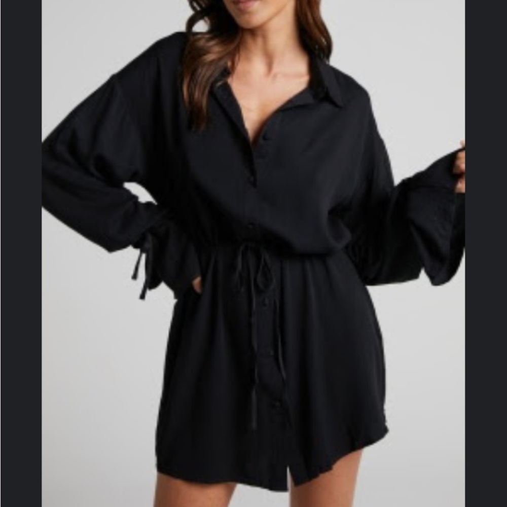 Showpo Black flowy dresss